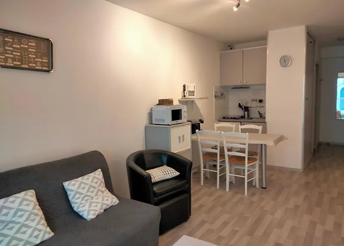 Studio Central A 100M Plage Avec Balcon Et Commodites, Les Sables-D\'Olonne - Fr-1-331-61